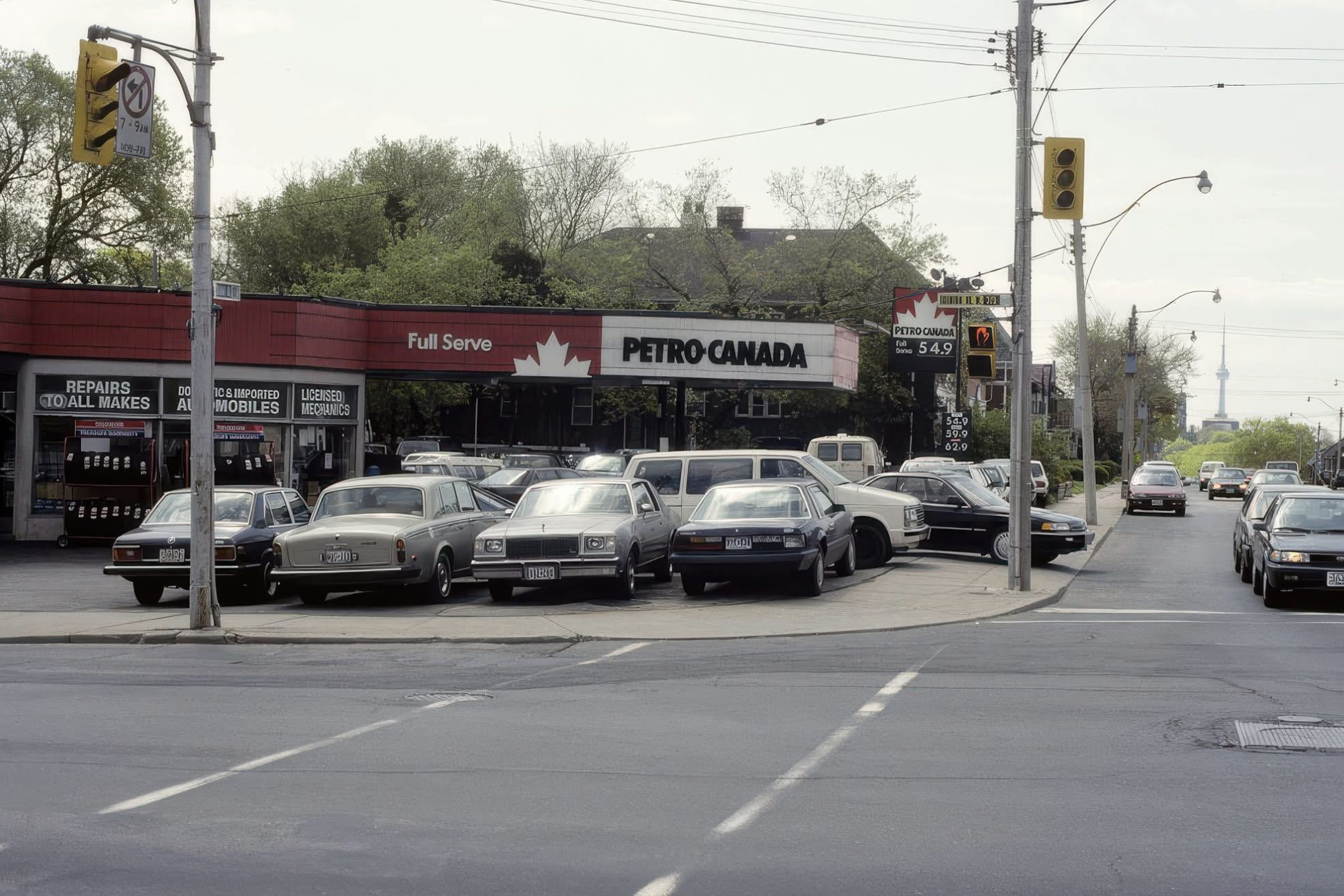 The Petro Canada at Eglinton and Avenue road in 1990. credit: City of Toronto Archives