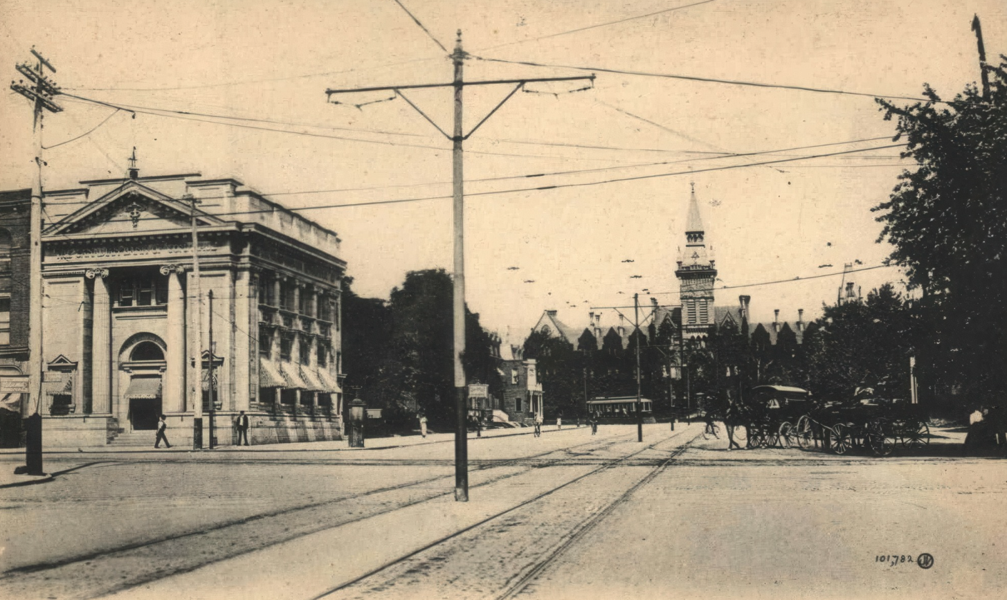 The view facing North to Spadina and College around 1910
